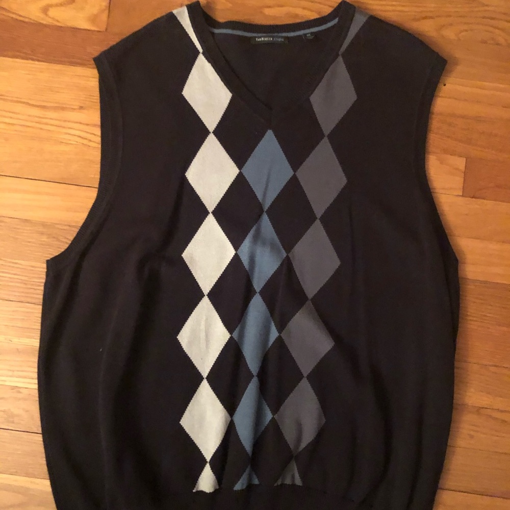 NWOT MENS NAVY BLUE VEST WITH DIAMON PATTERN FRONT